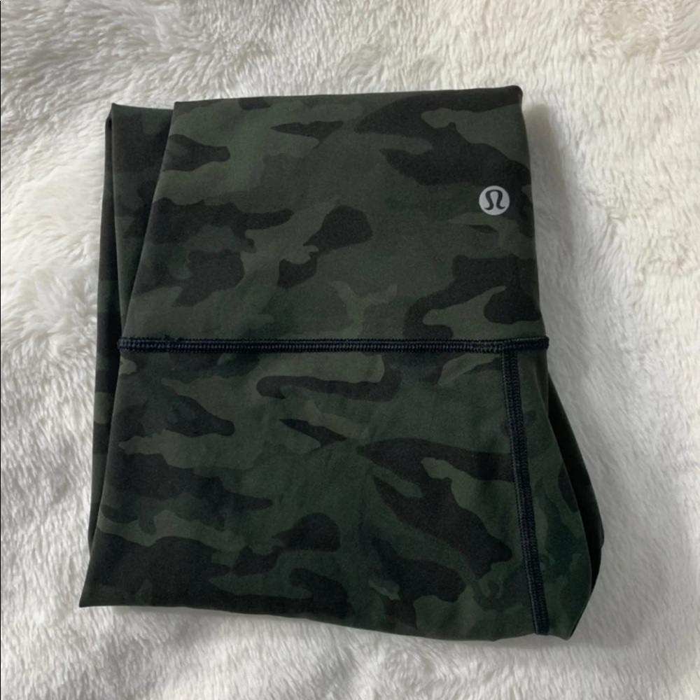 Lululemon Wunder Under HR 28” size 6